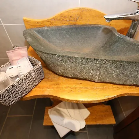 Mella -la Corte - At The With Parking Lejlighed *